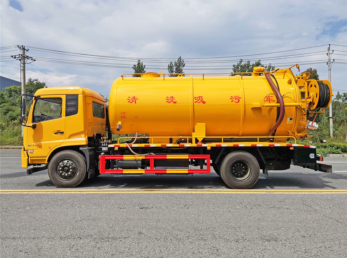 東風天錦15方清洗吸污車（一體罐外觀）